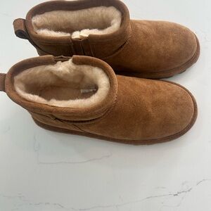 BearPaw Kids  Brown Suede Like Boots warm winter cozy